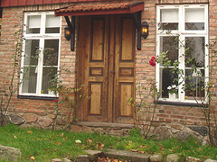 Porte et fenêtres à la façon suédoise /  Door and windows enjoyable view.  Båstad  /  Suède - Sweden.  Octobre 2008