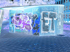 ET colourful pipi-caca shack - Copenhague / 20-10-2008 - Effet de négatif