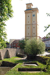 Malnova akvoturo, nomata "artturo" (Kunstturm)