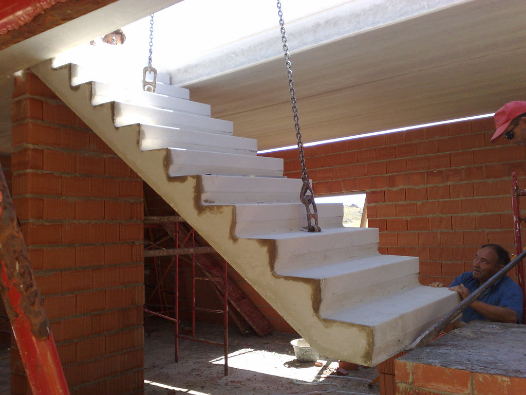 En la obra 6: escalera prefabricada.