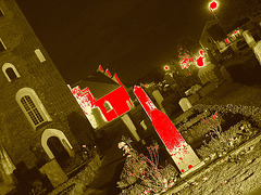 Église & cimetière de soir - Båstad -  Suède /  Sweden.   Octobre 2008 -  Tremblement de terre mortuaire /  Funeral eartquake - 23-10-2008. Sepia sanguinolent