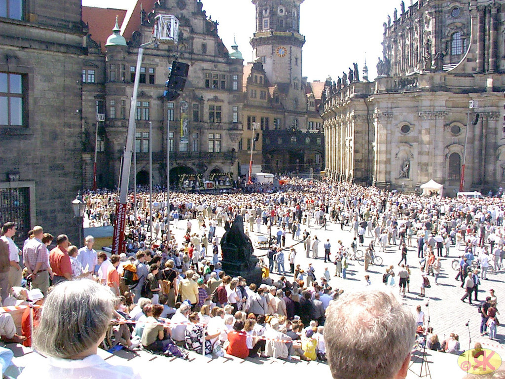 2003-05-04 .06 Dresdeno, sonorilokonsekrado