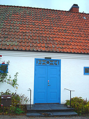 La porte bleue du Viking à la barbe bleue....Blue door house -  Båstad.  Suède - Sweden.  21 octobre 2008