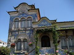 Quinta das Cerejeiras (19th century), typical Portuguese glazed tiles