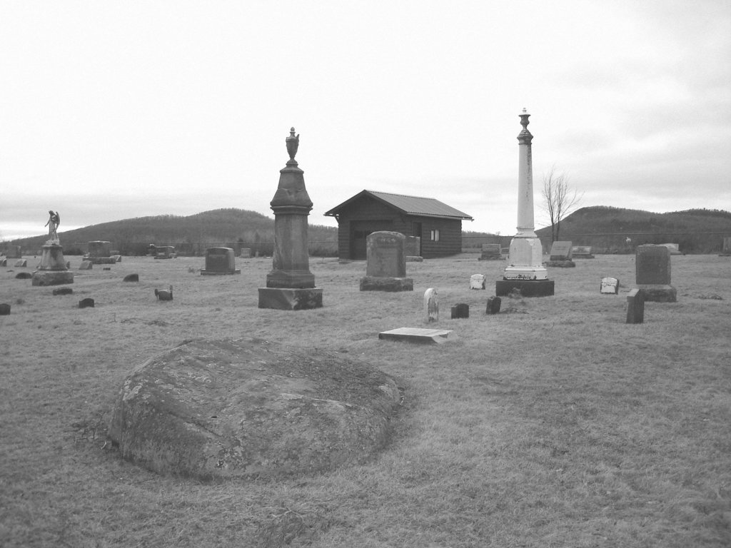 Cimetière américain typique /  Mountain view cemetery. Saranac lake area.  NY. USA . March 29th 2009 - N & B