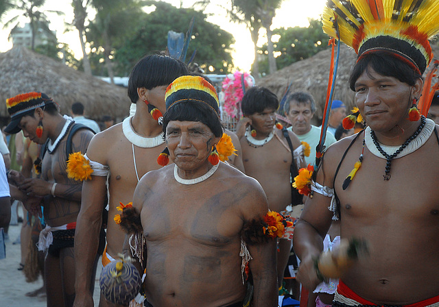 Índios ethnie Kuikuro, Brésil Índios ethnie Kuikuro, Brésil