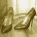 Elsa's friend high heels shoes with permission -  Les talons hauts de l'amie de Elsa avec permission -  Janvier / January 2009 - Sepia