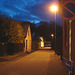 Rue sombre & lampadaire /  Street lamp and narrow street in the dark  - Båstad / Suède - Sweden.  23-10- 2008