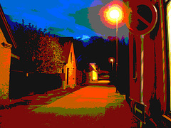 Rue sombre & lampadaire /  Street lamp and narrow street in the dark  - Båstad / Suède - Sweden.  23-10- 2008 - Postérisation