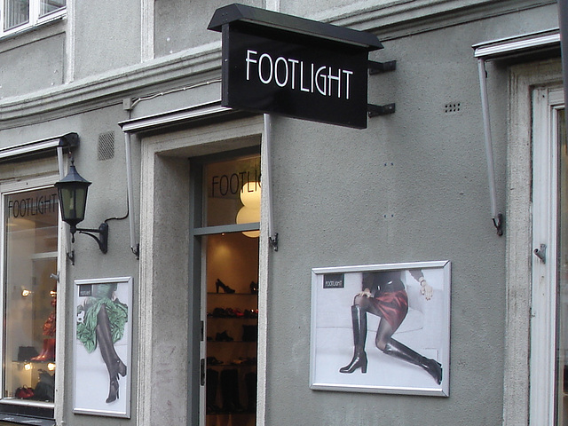 Façade podoérotique / Footlight store podoerotic façade  -  Helsingborg / Suède - Sweden.  22 octobre 2008- Effet de négatif