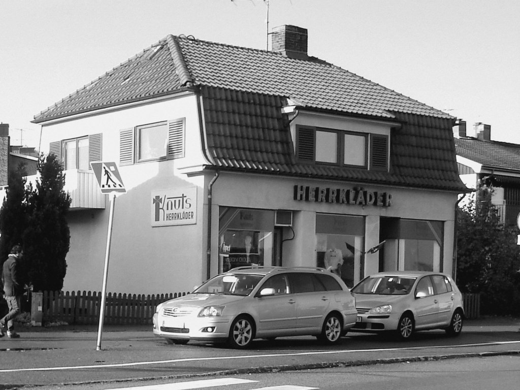 Herrkläder building -  Båstad  /  Suède - Sweden.  25 octobre 2008 - N & B