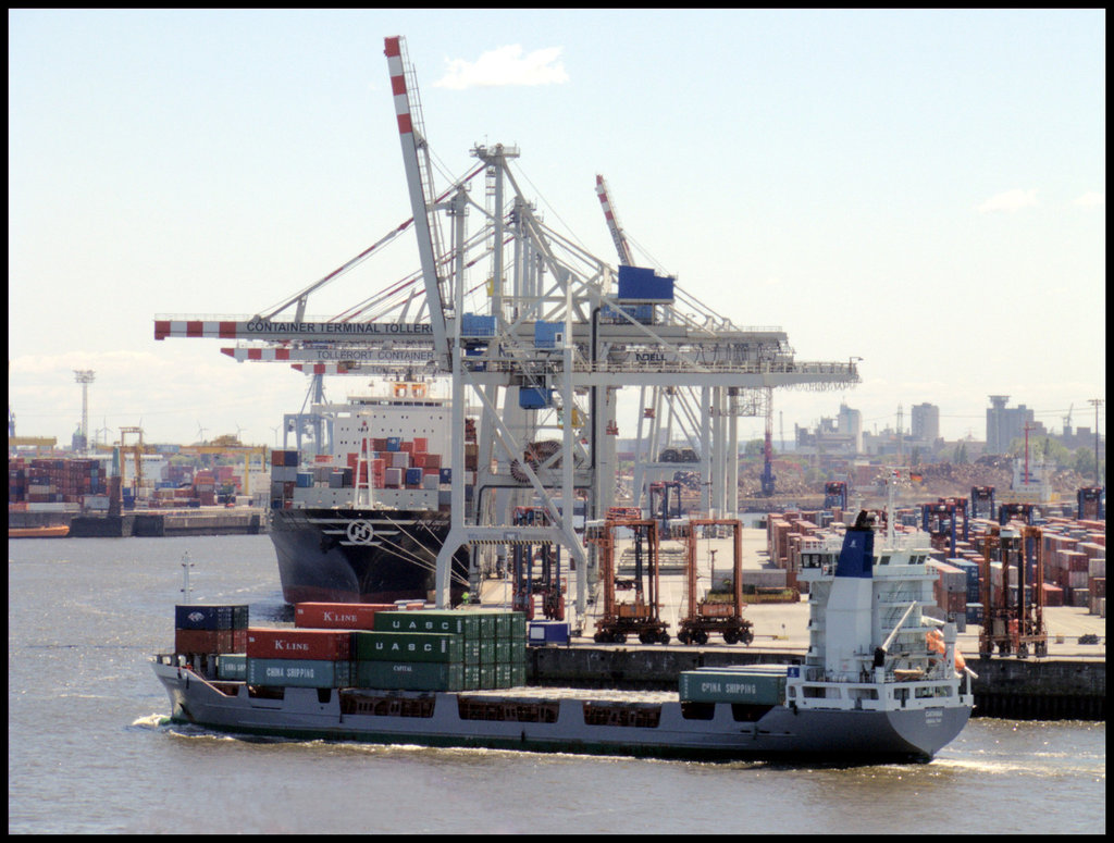 Containerterminal Tollerort with "Catania"