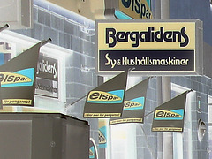Façade publicitaire ostentatoire / Elspar bergalidens advertising façade  -  Helsingborg  /  Suède - Sweden.  22 octobre 2008 - Effet de négatif