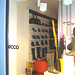 Étalage podoérotique danois / Helsingor store window footwears display .   Helsingor - Danemark / Denmark .  24-10-08- My world....my style