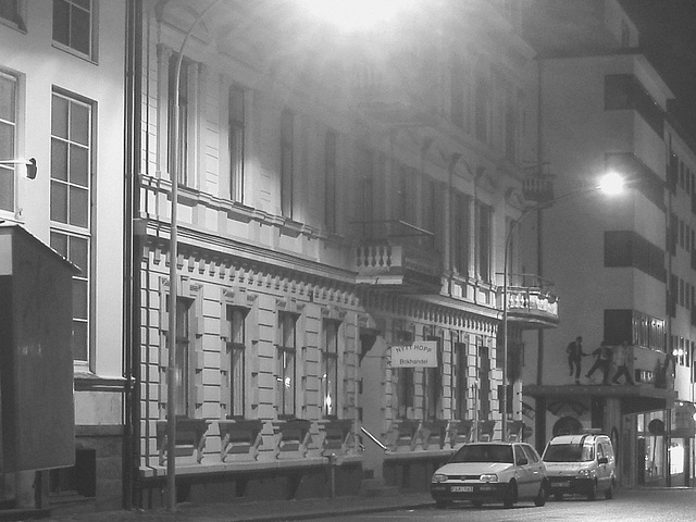 Luminosité mitigée dans une rue de Helsingor / Helsingor's spotlights by the night - Danemark / Denmark. 24-10-08 - N & B Luminosité mitigée dans une rue de Helsingor / Helsingor's spotlights by the night - Danemark / Denmark. 24-10-08 - N & B