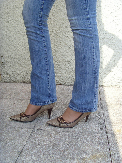 Jeans et escarpins de luxe /  Luxurious pumps and close-fitting jeans -  Cadeau d'une Amie photographe complice Ipernity !