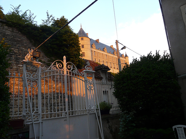 le soleil éclairant le chateau le soleil éclairant le chateau