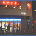 Appétit nocture tout en bleu /  Blue snack window.   Copenhague / Copenhagen.  25-10-2008 -  Noirceur originale et cadre bleu