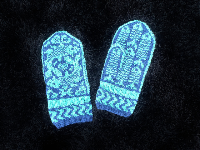 fish mittens - blue & turquoise