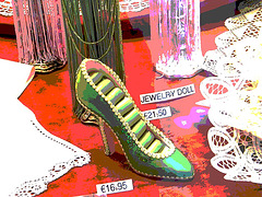 Chaussure érotique à talons hauts par Claudette en Belgique /  Shoes store window in Belgium by Claudette.  Avec / with permission.   - Postérisation