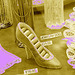 Chaussure érotique à talons hauts par Claudette en Belgique /  Shoes store window in Belgium by Claudette / Sépia bleuté