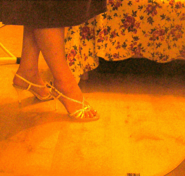 Mon amie adorée Christiane ( Krisontème)  avec permission /  My beloved friend Christiane with permission -  New wedding high heels sandals /  Nouvelles chaussures de mariage à talons aiguilles.  -  J