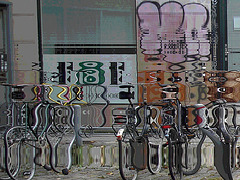 Vélos FOF et graffiti Mama / FOF bikes and Mama graff.   Copenhague . 20-10-2008  - Effets psychotoniques
