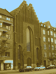 Salon de coiffure et église Viking / Frisor salon danish street church.  Copenhague, Danemark.   20-10-2008  - Sepia et touche de bleu