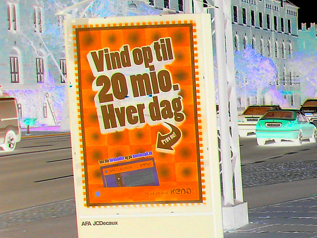 Wind op till 20 mio hver dag blue sidewalk sign -  Copenhague . 20-10-2008 -  Effet de négatif