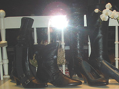 Vitrine et banc podoérotique / Bench footwears window display.   Copenhague  / Copenhagen.  26-10-2008