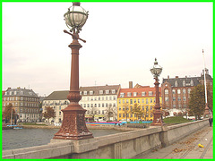 Lampadaires-pont et belle architecture- Street lamps-bridge & gorgeous architecture / Copenhague.  20 octobre 2008