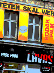 La façade colorée de la malbouffe danoise par excellence /  Lavas fast food danish façade  -  Copenhague, Danemark.  19-10-2008  - Postérisation et blanc bleuté.