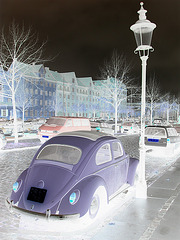 VW et lampadaire /  VW & street lamp - Copenhagen. 26-10-2008  -  Effet de négatif - Negative effect