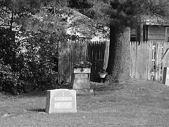 Cimetière St-Charles / St-Charles cemetery -  Dover , New Hampshire ( NH) . USA.   24 mai 2009   - N & B