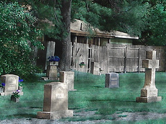Cimetière St-Charles / St-Charles cemetery -  Dover , New Hampshire ( NH) . USA.   24 mai 2009    -  Effet brume noire et inversion BVR