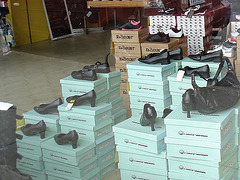 Pitt chaussures / Vitrine podoérotique -  Dans ma ville /  Hometown -  18 mars 2009  - Vue Daoustienne
