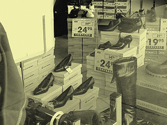 Pitt chaussures / Vitrine podoérotique -  Dans ma ville /  Hometown -  18 mars 2009- Vintage