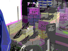 Pitt chaussures / Vitrine podoérotique -  Dans ma ville /  Hometown -  18 mars 2009  - RVB postérisé