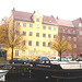 Bateau- auto- lampadaire et belles fenêtres /  Kobenhavn blue vehicule with windows & street lamp zone.   Copenhague / Copenhagen.  26-10-2008
