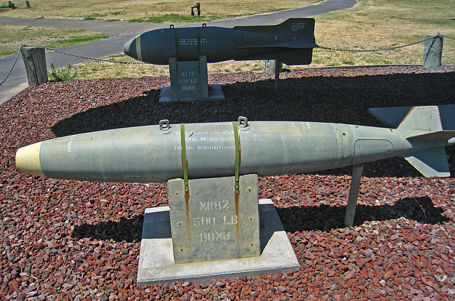 Boeing B-52D Stratofortress - 500 lb bomb (3230)