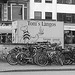 Toni et ses vélos / Toni's làngos and bikes.  Copenhague.  20 octobre 2008  -  N & B
