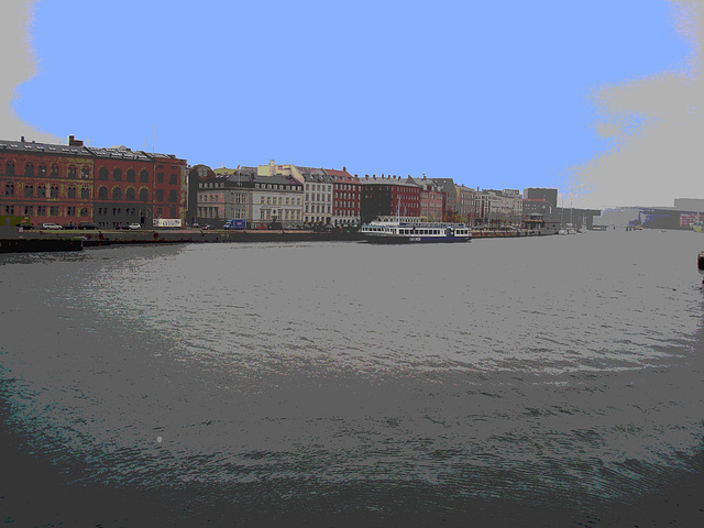 Architecture et bateau de touriste /  Saga Queen boat eyesight.  Copenhagen.  26-10-2008 -  Postérisation