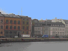 Architecture et bateau de touriste /  Saga Queen boat eyesight.  Copenhagen.  26-10-2008  -  Postérisation + ciel bleu ajouté