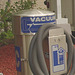 Aspirateur pour automobiles /   Vacuum time !  .   Newport, Vermont.  États-Unis / USA.  23 mai 2009