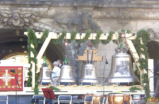 2003-05-04 .01 Dresdeno sonorilokonsekrado