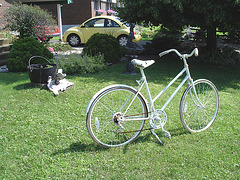 Vélo de fantôme avec marmite et VW /  VW with big pot and ghost bike
