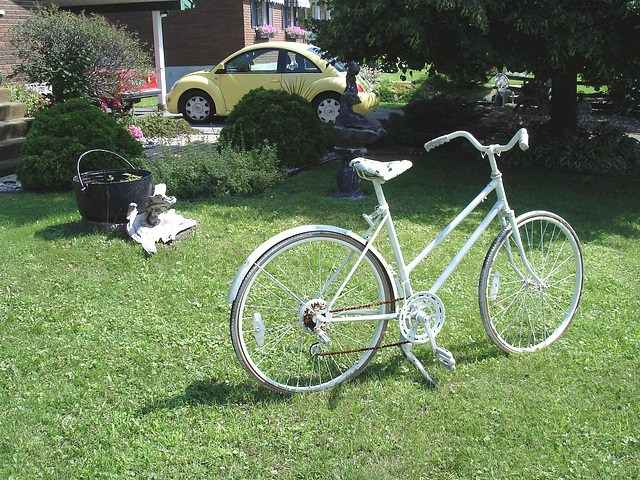 Vélo de fantôme avec marmite et VW /  VW with big pot and ghost bike