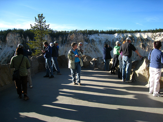 Visitors at Artist Point (4204)