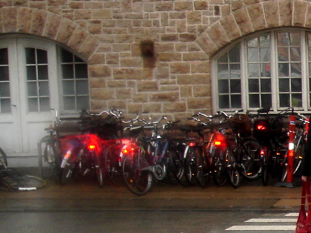 Vélos danois près de la gare / Annette's polser danish bikes. Copenhagen. 26-10-2008
