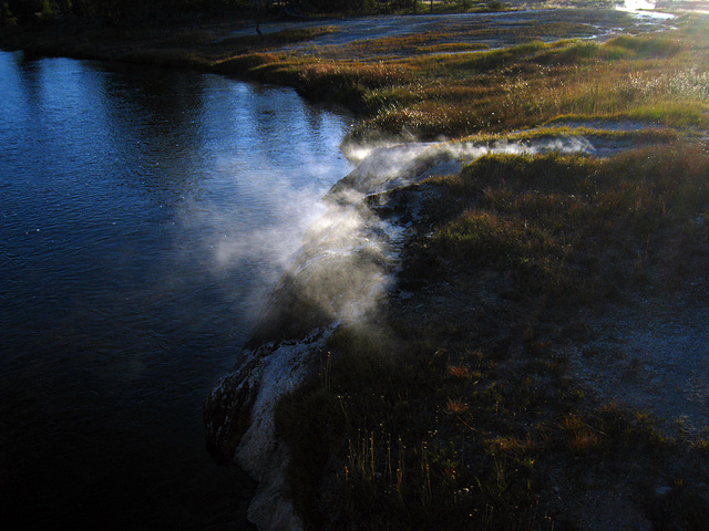 Bank of Firehole River (4025)